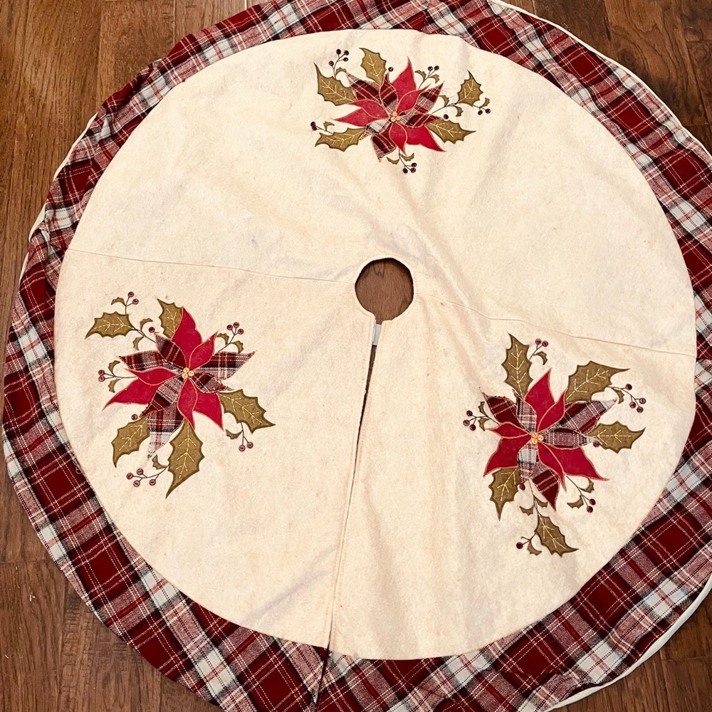 Poinsettia Tree Skirt
